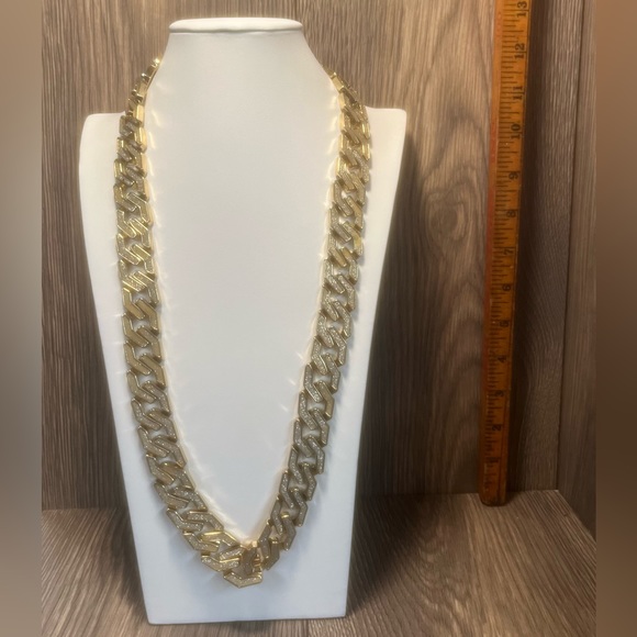 Large Gold Chain - Picture 3 of 5